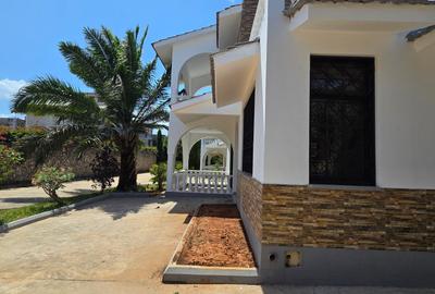 4 Bed Villa with En Suite at Serena