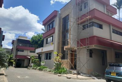 5 Bed Townhouse with En Suite at Lavington