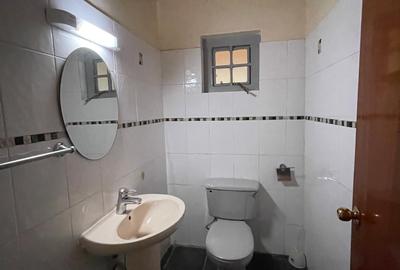 5 Bed Villa with En Suite in Runda - 4