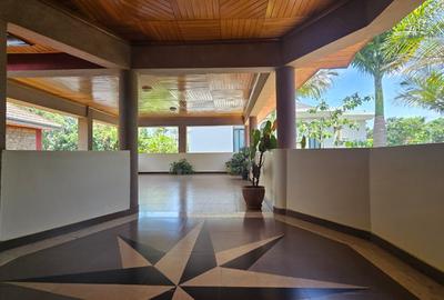 5 Bed House with En Suite in Runda