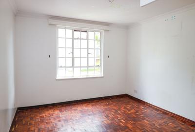 2 Bed Apartment with En Suite in Muthaiga - 3