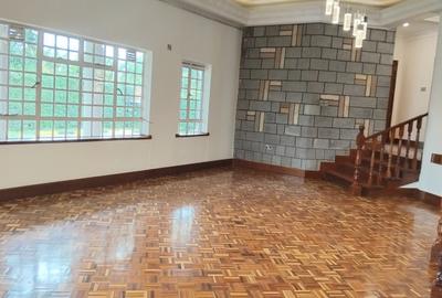 5 Bed House with En Suite in Runda