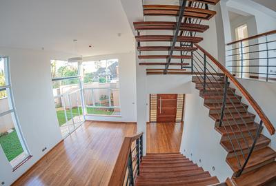 4 Bed Townhouse with En Suite at Lavington - 4