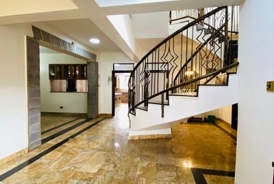 5 Bed Villa with En Suite at Convent Drive - 2