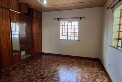4 Bed House with En Suite in Garden Estate