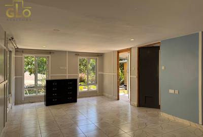 4 Bed House with En Suite in Spring Valley