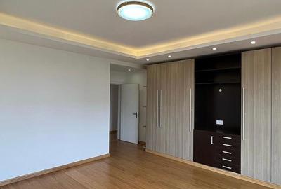 4 Bed Apartment with En Suite in Lavington