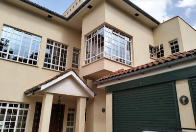 4 Bed Townhouse with En Suite in Westlands Area
