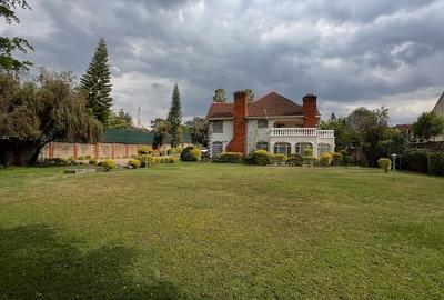 Commercial Property with Service Charge Included at Lavington Green