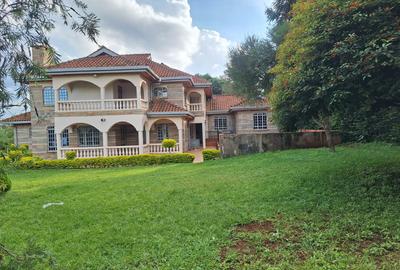 5 Bed House with En Suite in Nyari