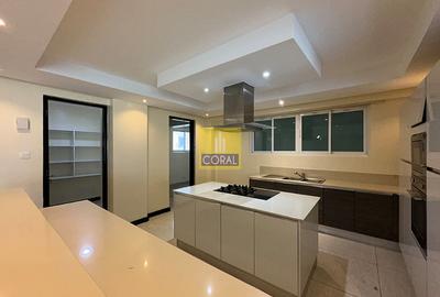 3 Bed Apartment in Riverside - 4