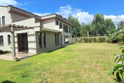 6 Bed Townhouse with En Suite at Lavington Green - 3