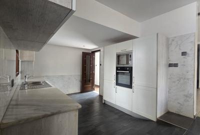 6 Bed House with En Suite in Loresho