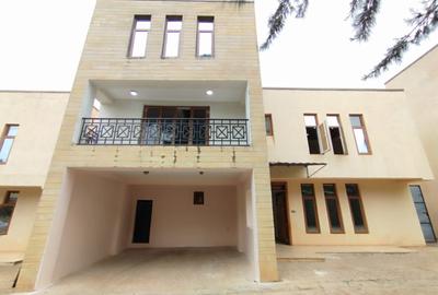 4 Bed House with En Suite in Lavington