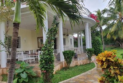 4 Bed Villa with En Suite in Malindi