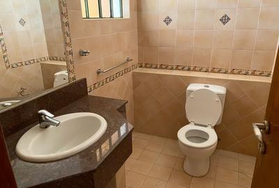 5 Bed Villa with En Suite at Lavington - 2