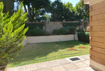 5 Bed Townhouse with En Suite at Lavington - 4