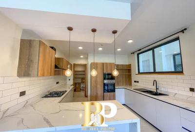 Furnished 4 Bed Apartment with En Suite in Spring Valley