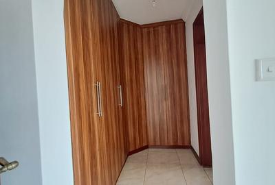 3 Bed Apartment with En Suite in General Mathenge