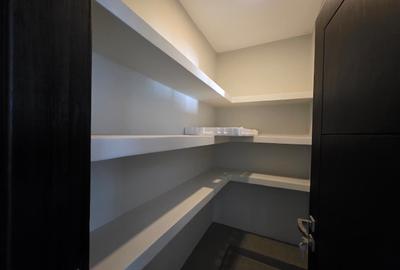 3 Bed Apartment with En Suite in Riverside - 4