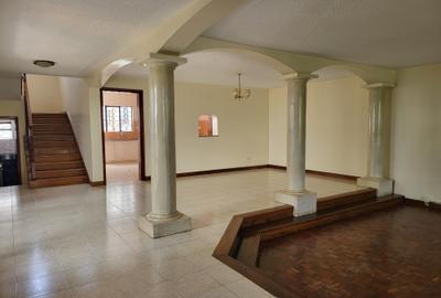 4 Bed Townhouse with En Suite in Spring Valley - 2