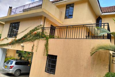 5 Bed Townhouse with En Suite in Kyuna