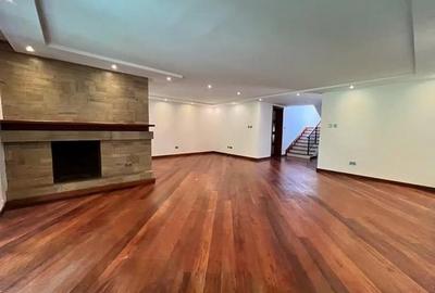 5 Bed Villa with En Suite in Lavington