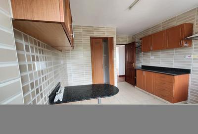 3 Bed Apartment with En Suite at Hatheru Road - 2