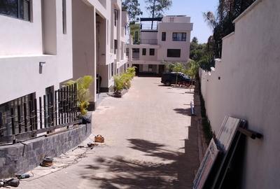5 Bed Townhouse with En Suite in Waiyaki Way