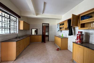 4 Bed Townhouse with En Suite in Spring Valley