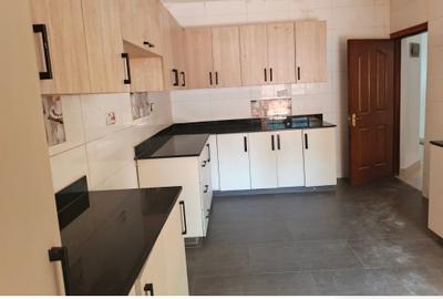 5 Bed Townhouse with En Suite at Lavington