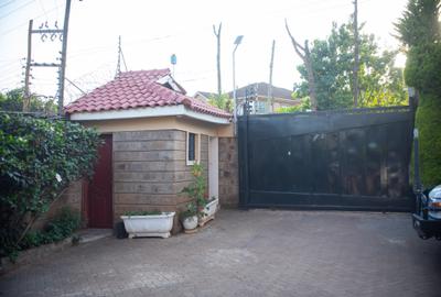 5 Bed Townhouse with En Suite at Kerarapon Drive