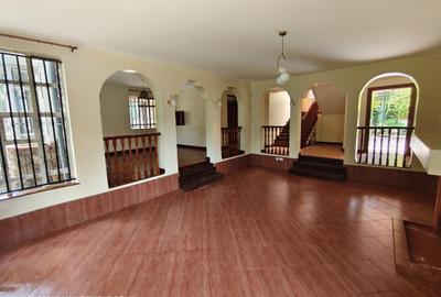 5 Bed House with En Suite at Lavington Green