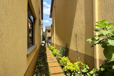 5 Bed Townhouse with En Suite in Lavington - 2