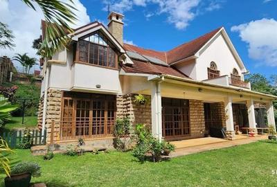 4 Bed House with Swimming Pool at Rosslyn