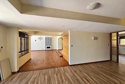 5 Bed House with En Suite in Runda - 2