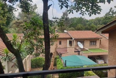 5 Bed House with En Suite at Lavington