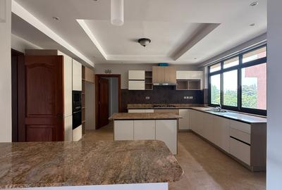 4 Bed Apartment with En Suite in Riverside