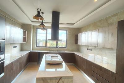 Serviced 4 Bed Apartment with En Suite at Riverside