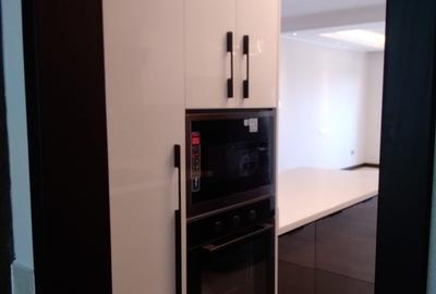Serviced 2 Bed Apartment with En Suite in Riverside - 3