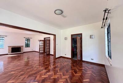 5 Bed Townhouse with En Suite in Lavington - 3
