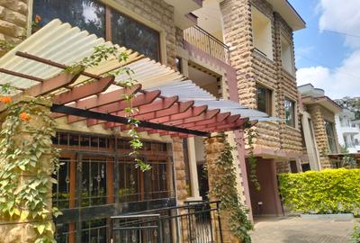 5 Bed Townhouse with En Suite in Lavington