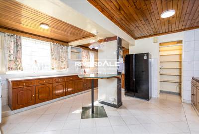 Furnished 3 Bed Apartment with En Suite in Brookside - 4
