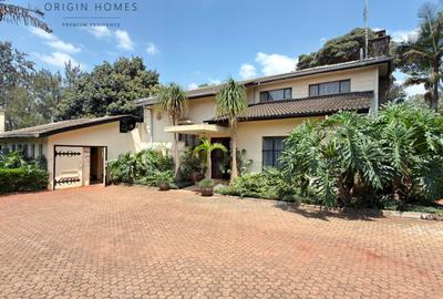 4 Bed House with En Suite at Lavington - 3
