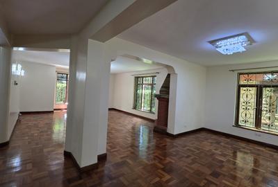 5 Bed Townhouse with En Suite in Lavington - 4