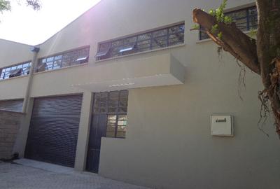 7,089 ft² Warehouse with Parking in Industrial Area - 3