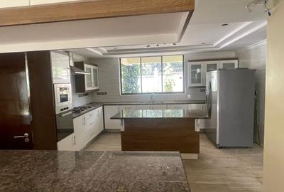5 Bed Villa with En Suite in Lavington - 4