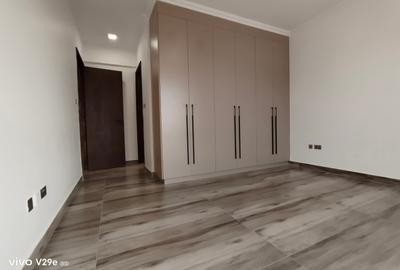 2 Bed Apartment with En Suite at Off Rhapta Road - 4