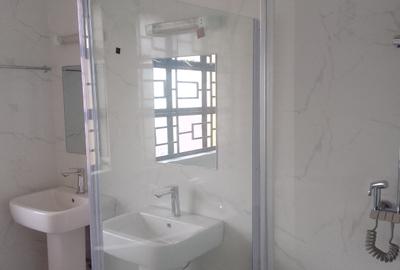 5 Bed Townhouse with En Suite in Lavington - 4