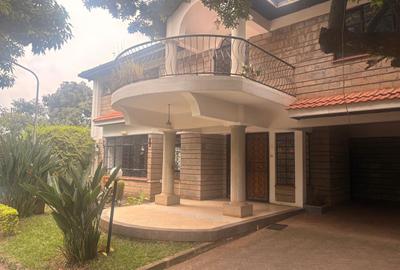 5 Bed House with En Suite at Brookside - 2